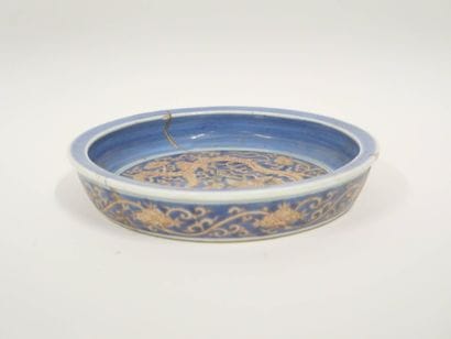 ASIE 
Assiette creuse en porcelaine au décor...