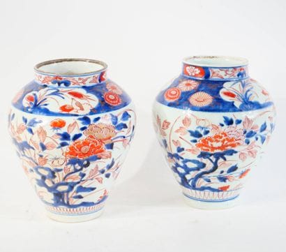 JAPON, Imari
Paire de vases en porcelaine...