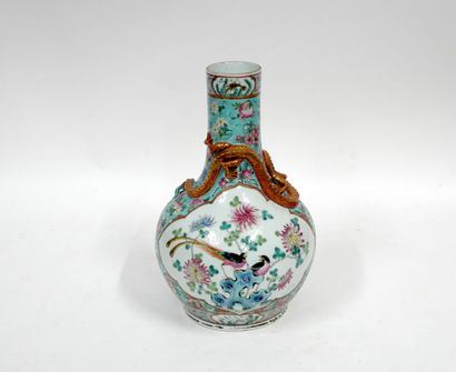 CHINE, Canton - Début XXe siècle
Vase bouteille...