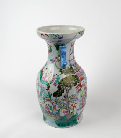 CHINE - XXe siècle
Vase de forme balustre...