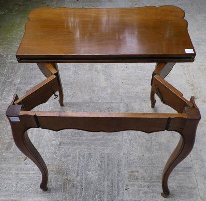 Table à jeux portefeuille à ceinture découpée...