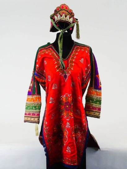 INDE, Pakistan - XXe siècle
Robe en soie...