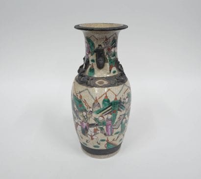 CHINE, XXe, NANKIN
Vase en faïence à décor...