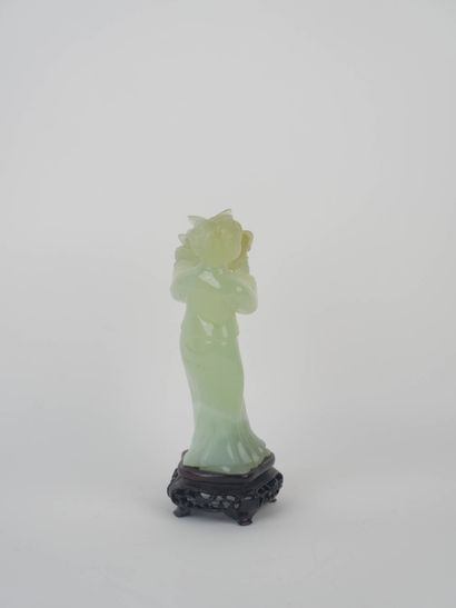 CHINE, XXe siècle
La porteuse de fruits
Sculpture...