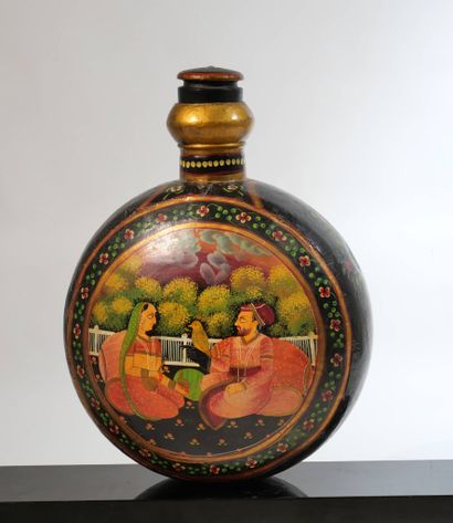 INDE - XXe siècle
Grande gourde en cuivre...