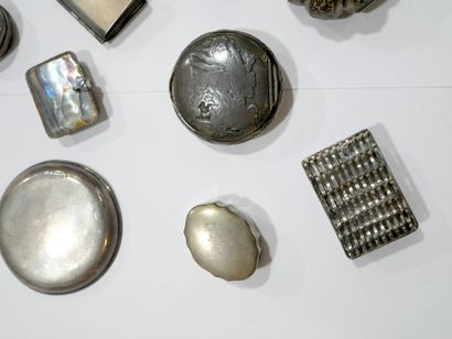 Ensemble d'objets de vitrine en argent (800)...