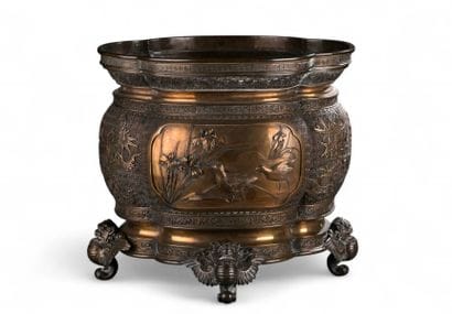 JAPON - Époque Meiji
Grand cache-pot en bronze...