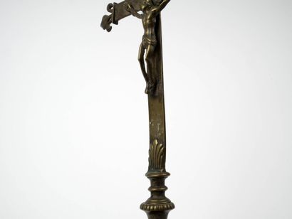 Crucifix en métal cuivreux
Monogrammé FM...