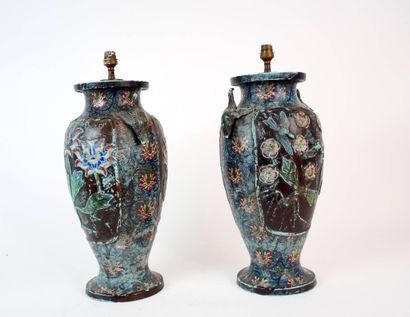 Paire de vases en cloisonné, monture en laiton,...
