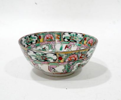 CHINE, vers 1900
Bol en porcelaine émaillée...
