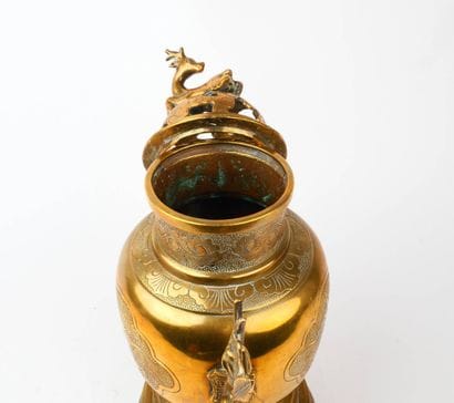 ASIE, XXe siècle 
Brûle-parfum couvert en...