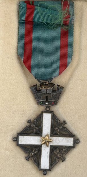 ITALIE 
Croix de l’Ordre du Mérite de la...
