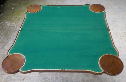 Table à jeux portefeuille à ceinture découpée...