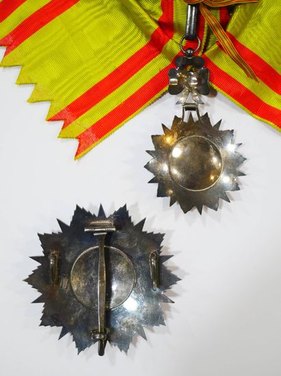 TUNISIE
Ensemble de grand-croix de l’Ordre...