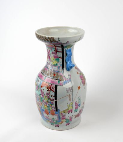 CHINE - XXe siècle
Vase de forme balustre...