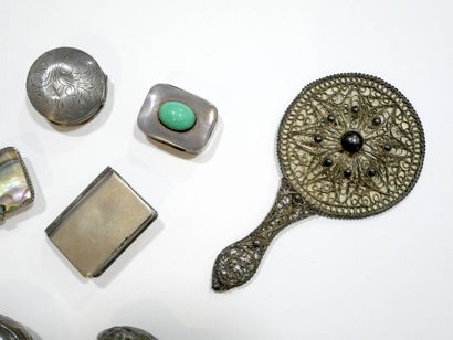 Ensemble d'objets de vitrine en argent (800)...