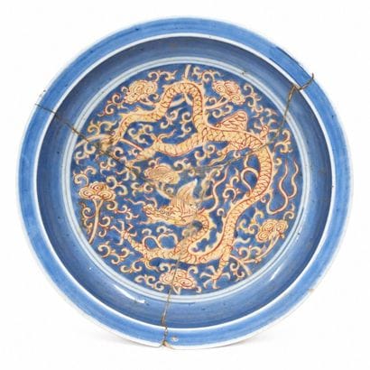 ASIE 
Assiette creuse en porcelaine au décor...