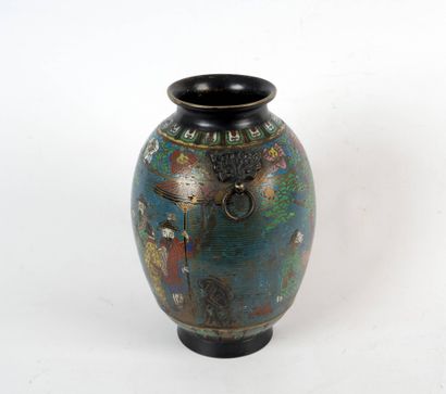 CHINE, fin du XIXe-début du XXe siècle
Vase...