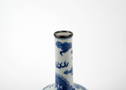 CHINE POUR LE VIETNAM - XXe siècle
Vase balustre...