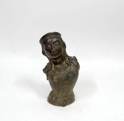 INDE - XXe siècle
Buste de jeune femme en...