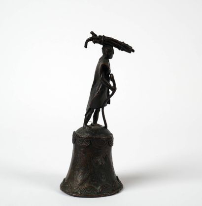 AFRIQUE, XXe siècle 
Clochette en bronze...