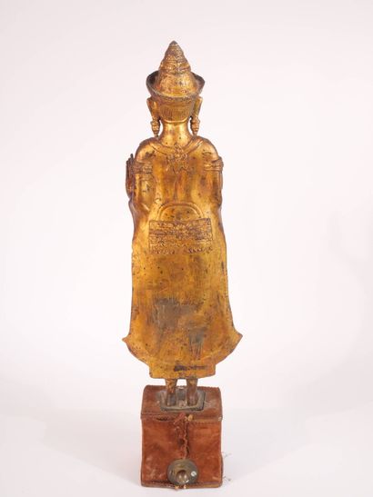 THAILANDE, 
Bouddha debout, vêtu d'une robe...