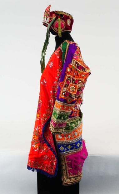 INDE, Pakistan - XXe siècle
Robe en soie...