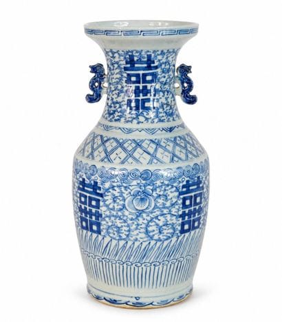 CHINE, fin XIXe siècle. 
Vase balustre en...