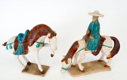 CHINE - XXe siècle
Deux statuettes en terre...