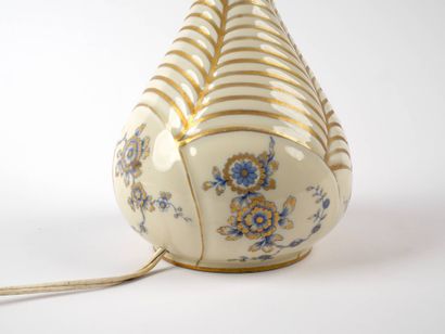BERNARDAUD & Cie, Limoges
Lampe en porcelaine...