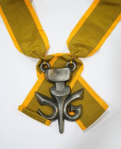 Collier de corporation, l’insigne en étain,...