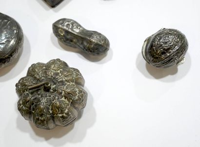 Ensemble d'objets de vitrine en argent (800)...
