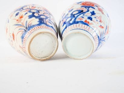 JAPON, Imari
Paire de vases en porcelaine...