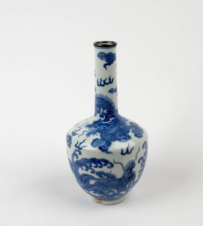 CHINE POUR LE VIETNAM - XXe siècle
Vase balustre...
