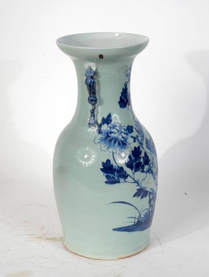 CHINE, XXe siècle 
Vase en porcelaine blanc...