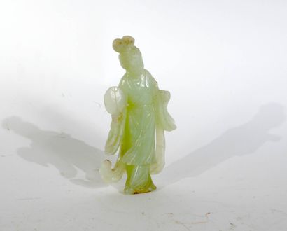 CHINE, XXe siècle 
Personnage au miroir
Statuette...