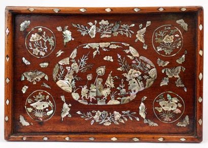 Plateau rectangulaire en marqueterie de nacre...