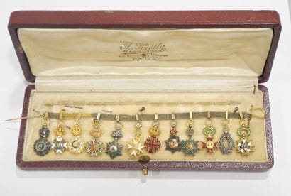 Barrette de gala en or (750 millièmes) à...