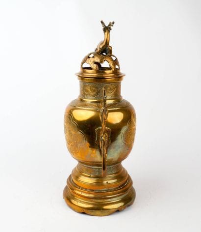 ASIE, XXe siècle 
Brûle-parfum couvert en...