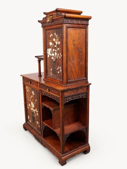 Dans le goût de Gabriel VIARDOT 
Meuble de...