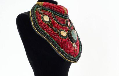 NEPAL - XXe siècle
Collier plastron en forme...