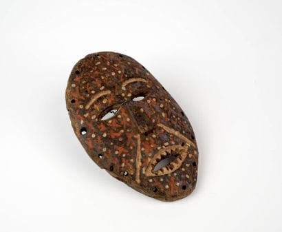 Masque en bois polychrome ITURRI, XXe
24,5...