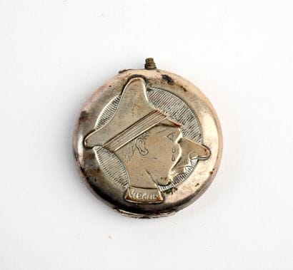 Briquet de poilu satirique figurant sur une...
