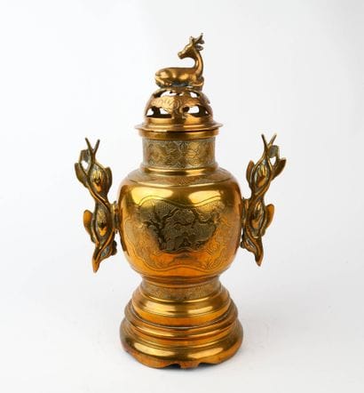 ASIE, XXe siècle 
Brûle-parfum couvert en...