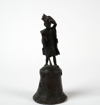 AFRIQUE, XXe siècle 
Clochette en bronze...