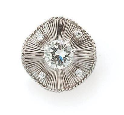 Bague en or gris sertie d'un diamant taillé...