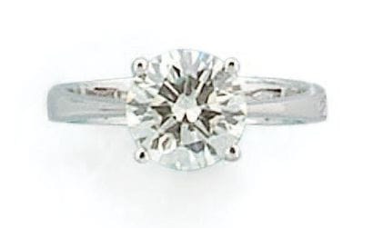 Bague en or gris sertie d'un diamant taillé...