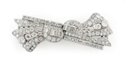 Double clips de revers formant broche en...
