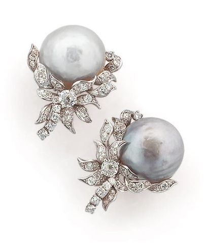 Paire de clips d'oreilles en or gris, chacun...