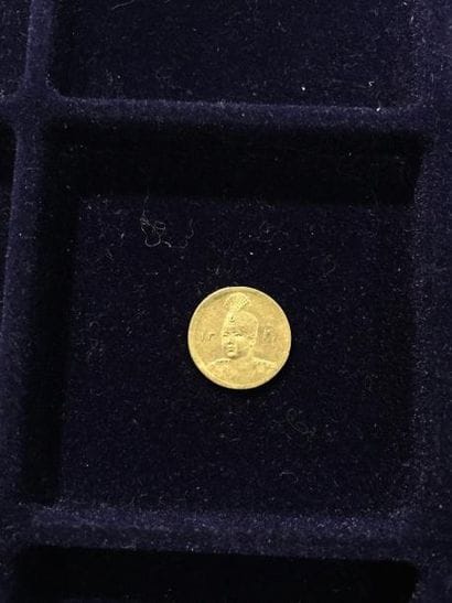[IRAN] [TOMAN] [DINARS]

Pièce en or à l'éffigie...